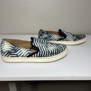 OluKai Pehuea Pa'i Blue White Chevron Stripe Slip-On Sneakers Women 8 20360-LR18